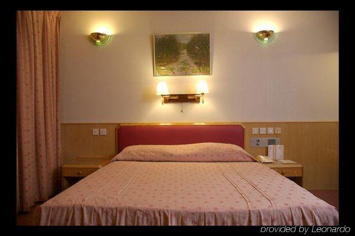 Grand Astoria Hotel Dubai Room photo